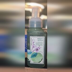 Sweet Apple Foaming Hand Soap